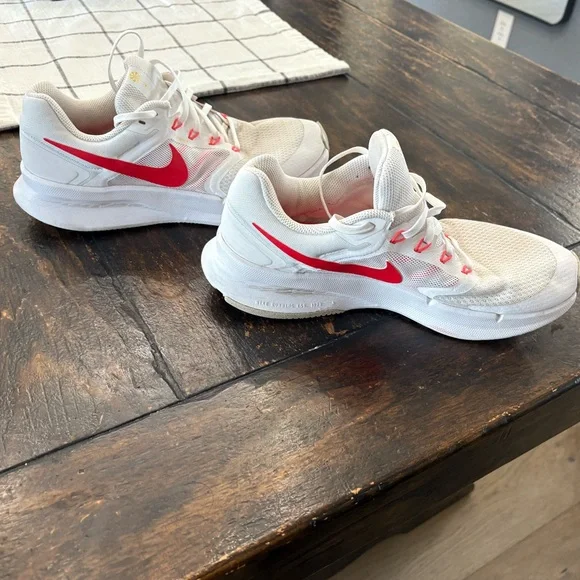 Men’s Nike running shoe | size 9.5 - Picture 5 of 6